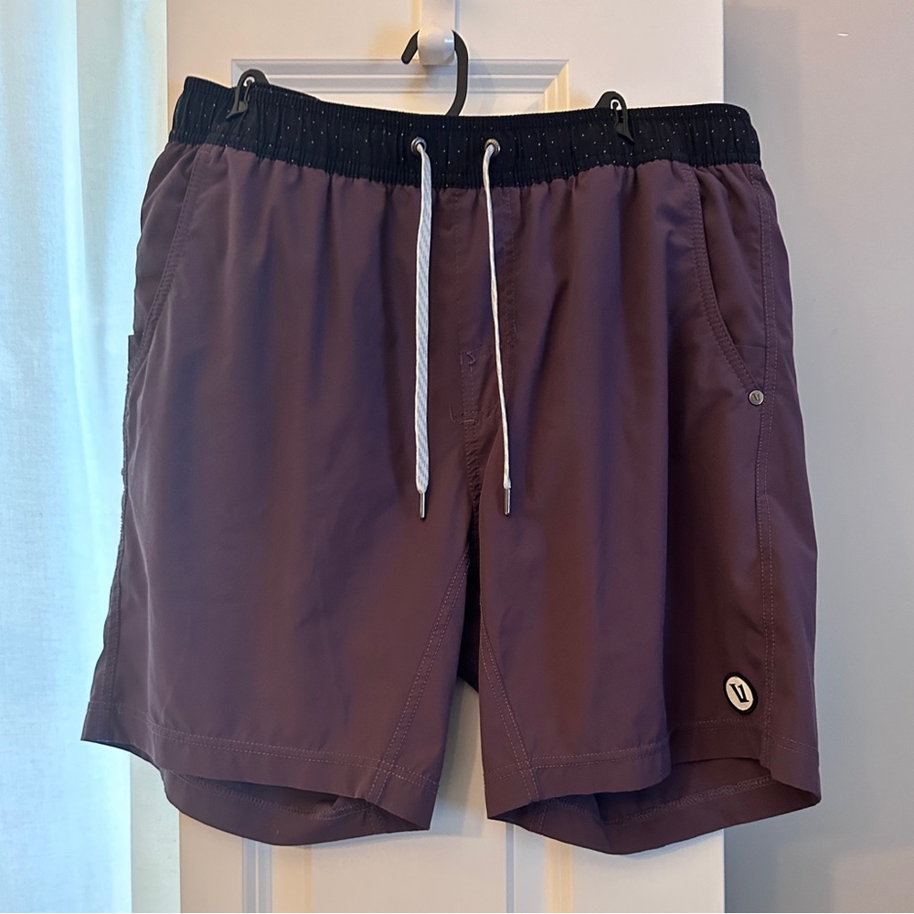 Vuori Men’s Kore Short. Large. Lined 7”